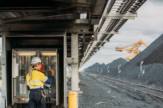 News port-waratah-new-energy-contract