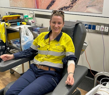 Sustainability SDR-2025 Case-Studies LTO-Alex-Purcell-donates-as-part-of-Lifeblood-camnpaign-cropped